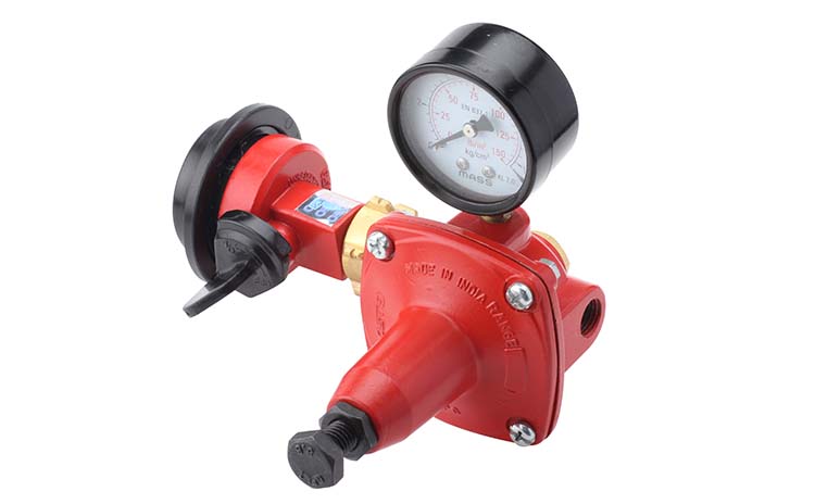 REG.2 Square Regulator Adjustable with Gauge and Adaptor